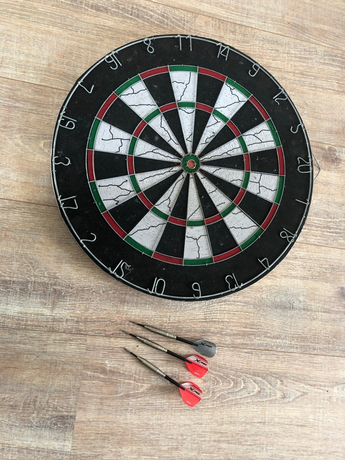 Dartbord met 3 pijlen - Gebruikt, Sport en Fitness, Ophalen of Verzenden, Gebruikt, Dartbord met pijlen