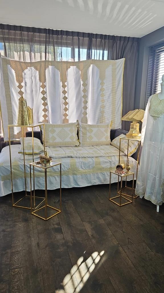 Marokkaanse henna  bankhoezen set - Wit met goud, Driepersoons, 75 tot 100 cm, Ophalen of Verzenden, Zo goed als nieuw