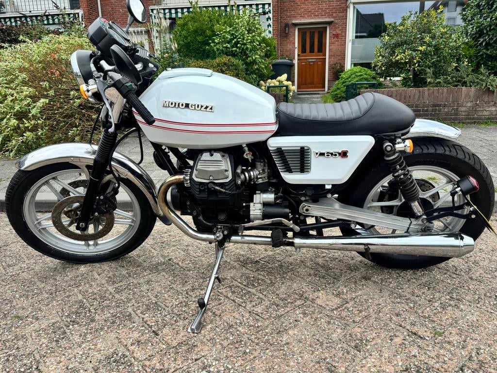 Mooie Moto Guzzi V65 caferacer uit 1984, Cardan-aandrijving, 2 cilinders, 649 cc, Gebruikt