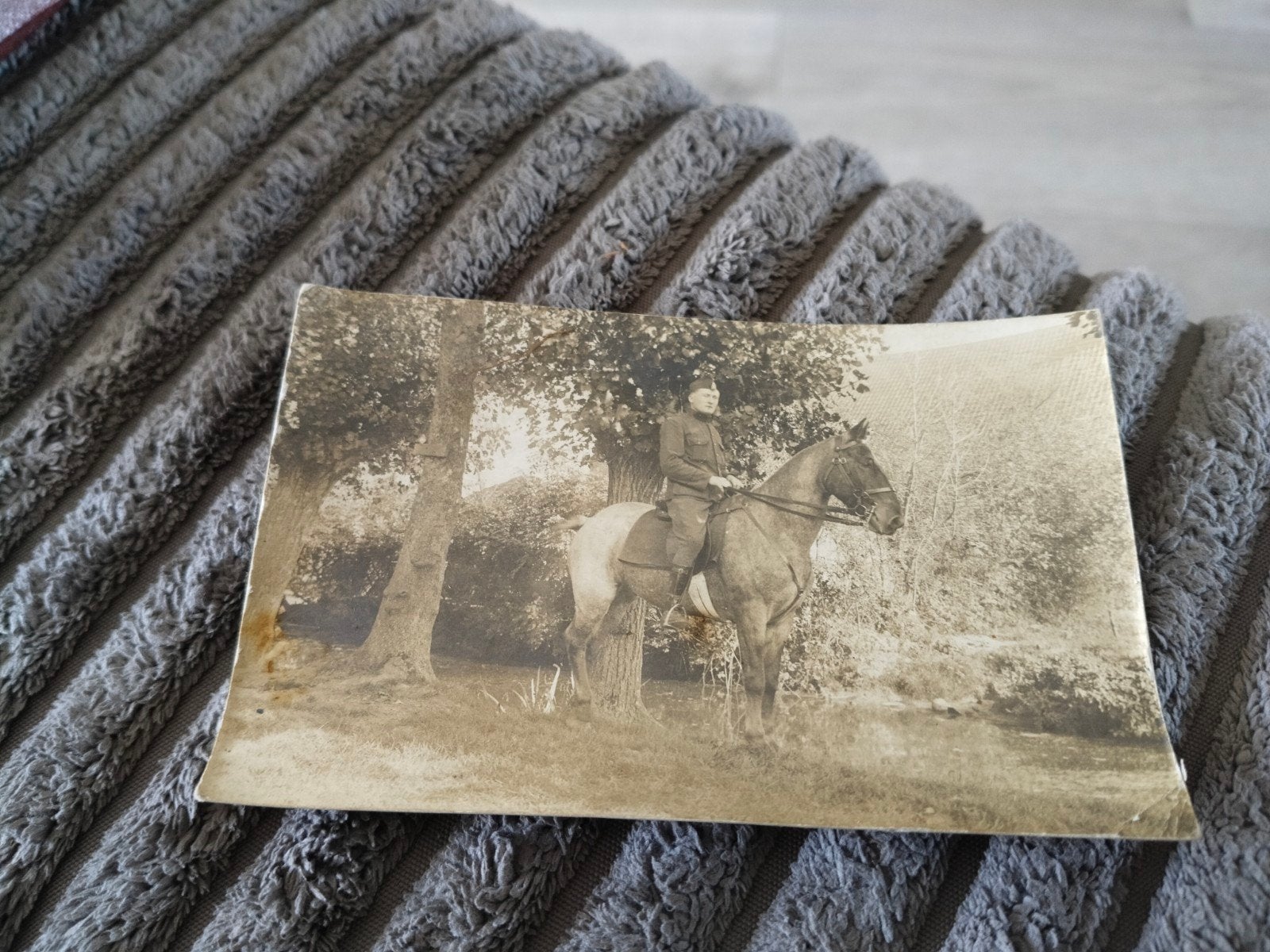 Oude foto van man te paard - Vintage militaire foto, Gebruikt, Verzenden, Foto, Voor 1940