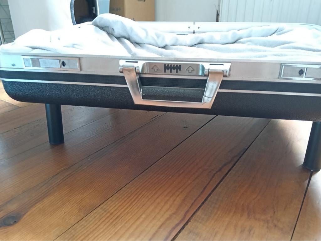 Uniek ligbed voor kat of kleine hond, Dieren en Toebehoren, Kattenmanden, Ophalen