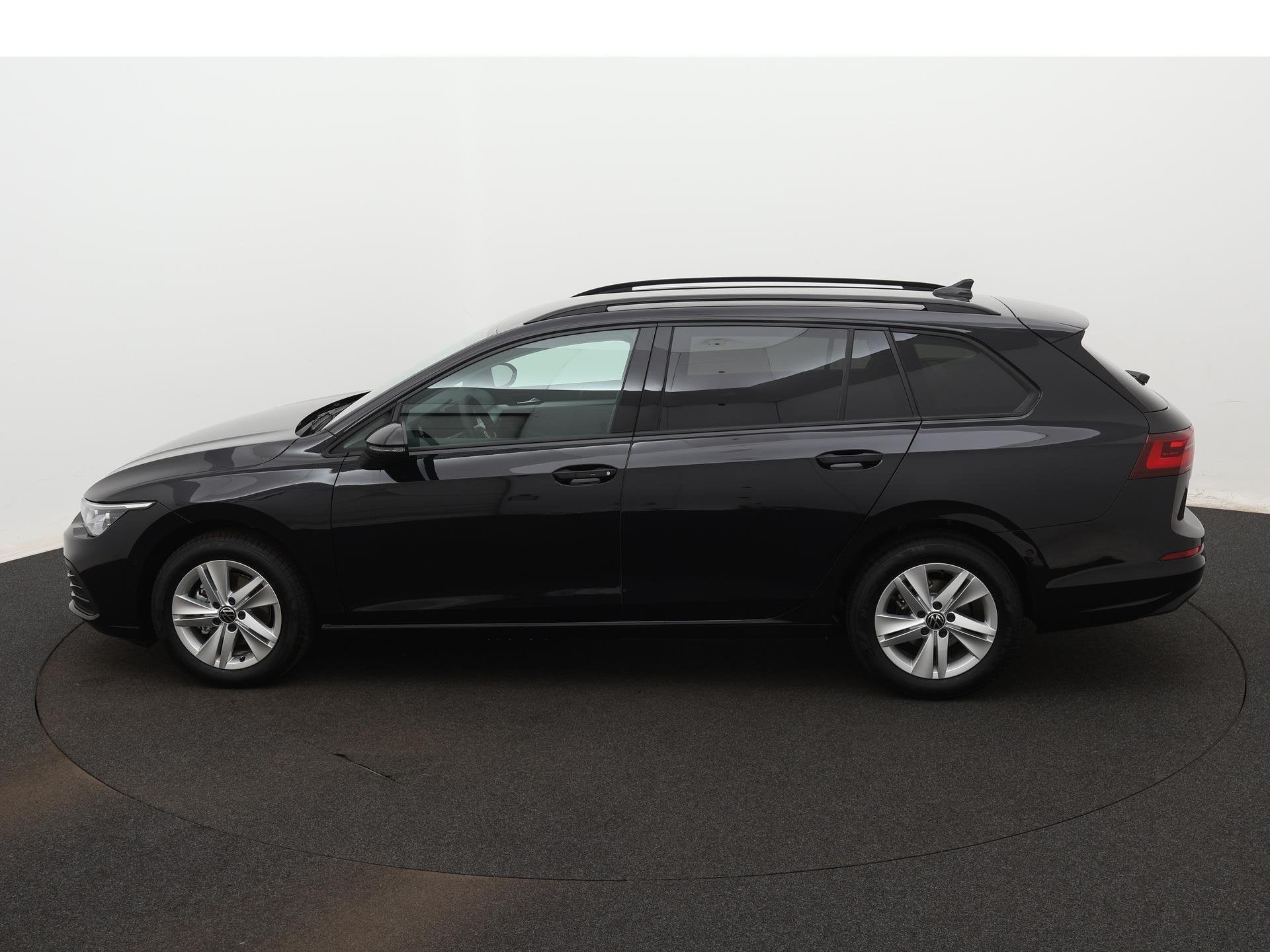 Volkswagen Golf Variant 1.0 eTSI Life Business 110 PK DGS DS, 12 maanden, Zwart, Origineel Nederlands, 19 km/l