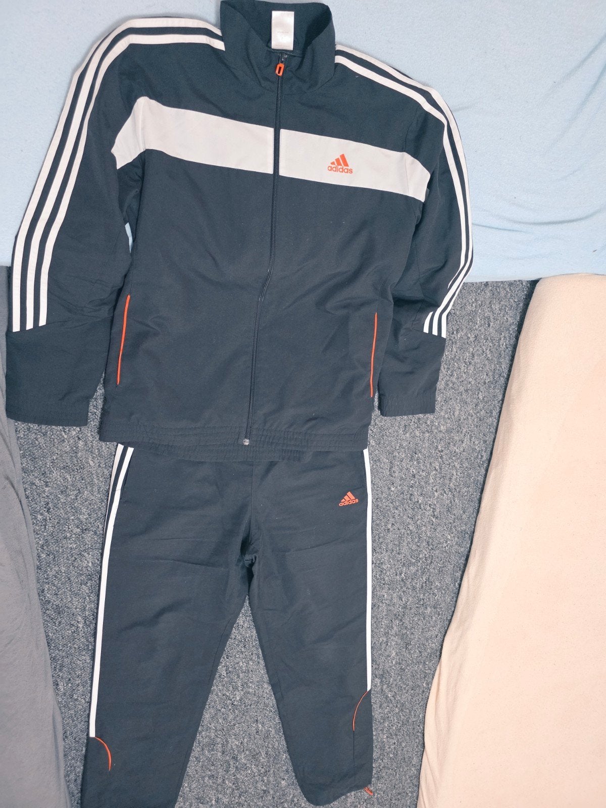 trainingspak Adidas. L, Ophalen, Zo goed als nieuw, Voetbal