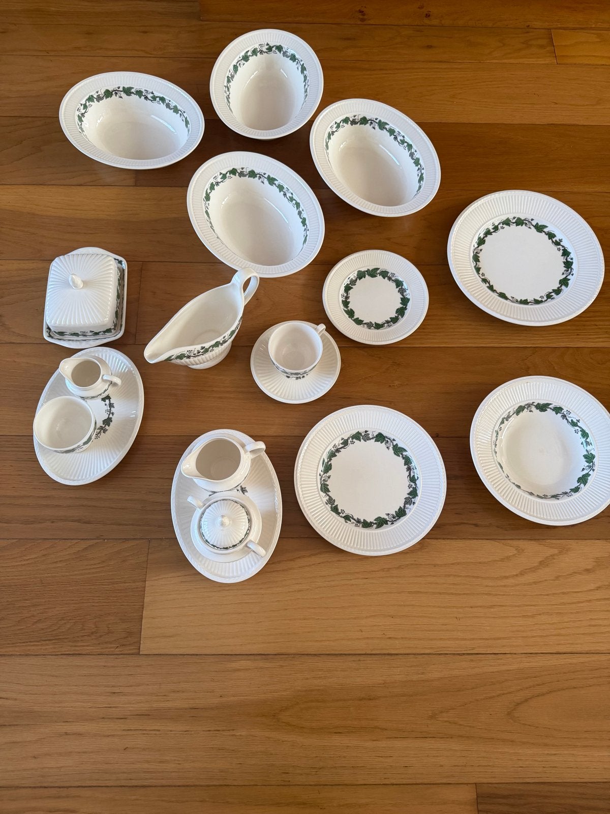 Wedgwood Stratford servies - Compleet servies, Ophalen, Klassiek, Zo goed als nieuw, Wedgwood