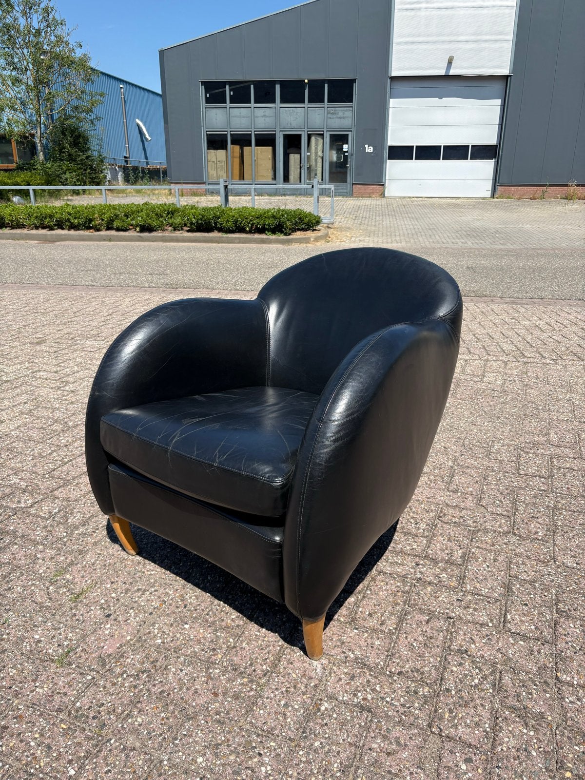 YOUNG Fauteuil - Zwart - 80x80x80 cm, Ophalen, Leer, 75 tot 100 cm, Gnr trading