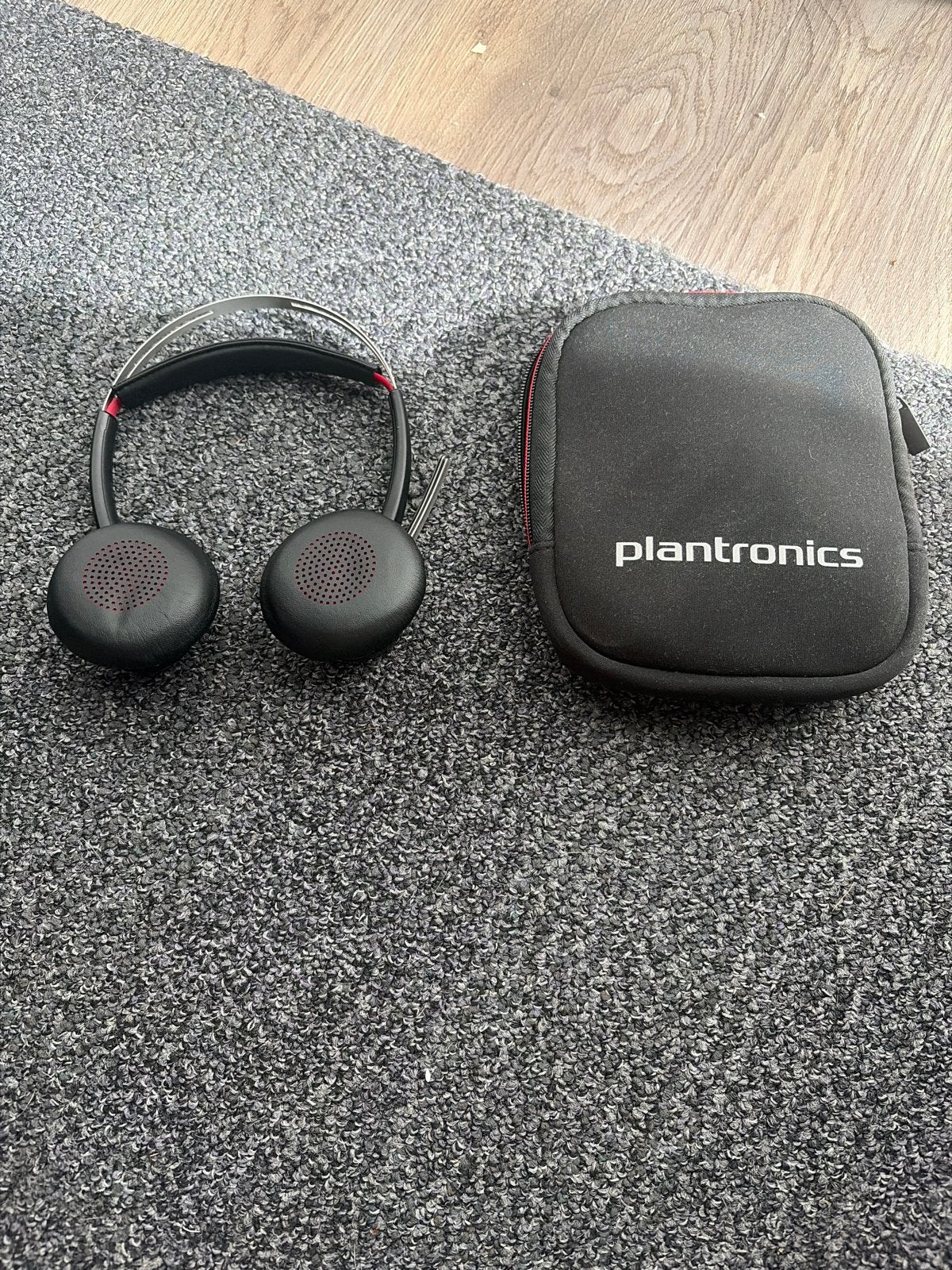 Plantronics Headset met belfunctie en opbergcase, Ophalen, Zo goed als nieuw, Op oor (supra aural), Overige merken