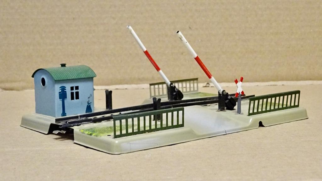 7390 Marklin Mechanisch werkende overweg, Wisselstroom, Rails, Ophalen of Verzenden, Zo goed als nieuw
