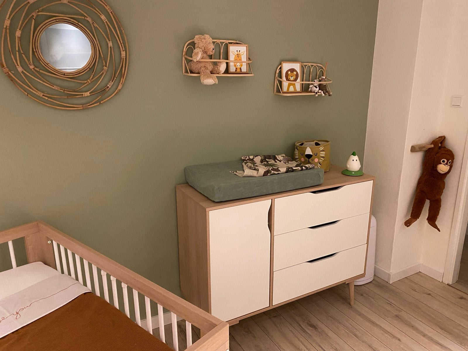 Ledikant en commode babykamer - Zo goed als nieuw, Ophalen, 70 tot 85 cm, 140 tot 160 cm, Zo goed als nieuw