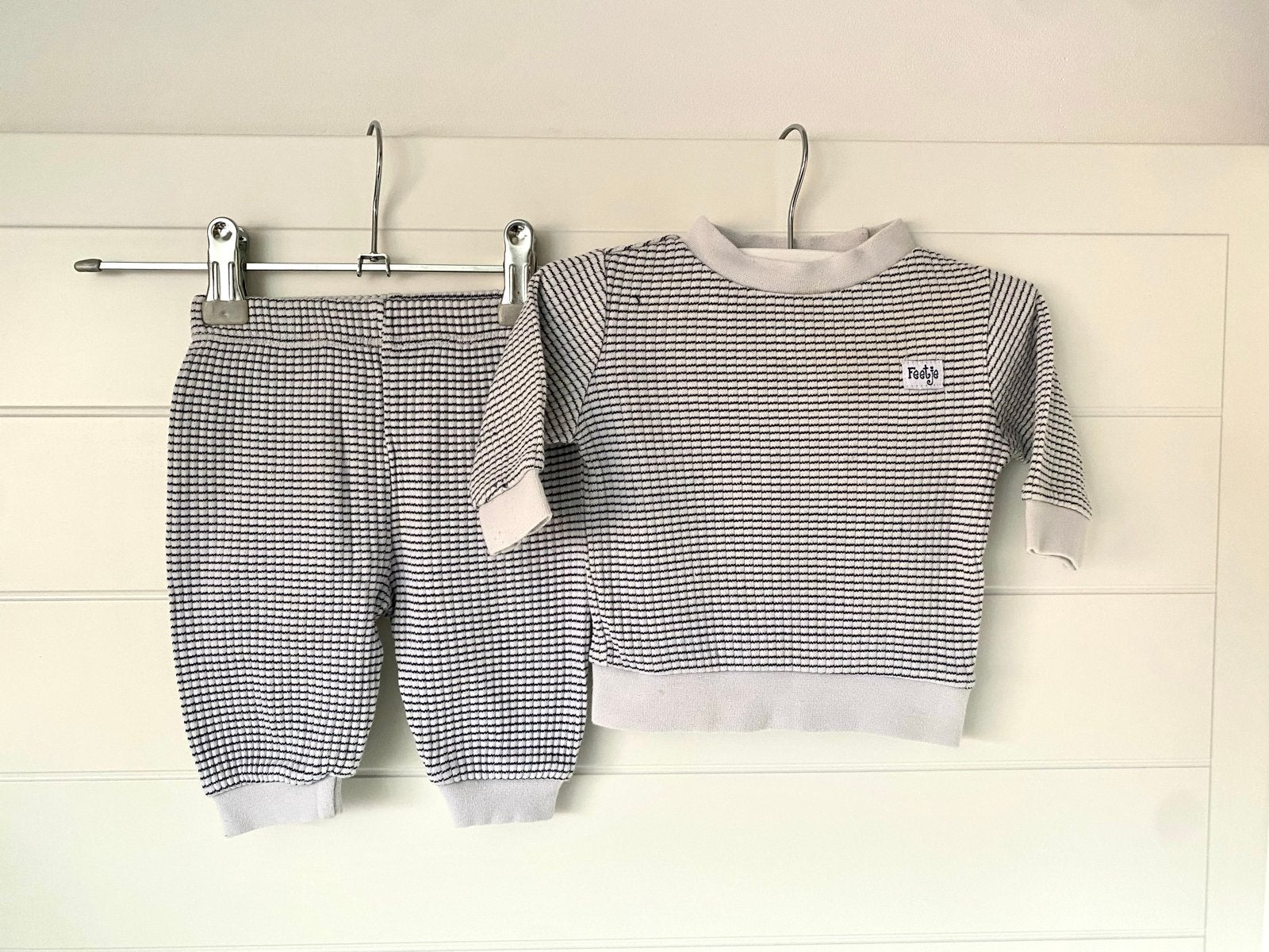 Schattig Feetje setje maat 56, Kinderen en Baby's, Babykleding | Maat 56, Ophalen of Verzenden, Zo goed als nieuw, Jongetje of Meisje