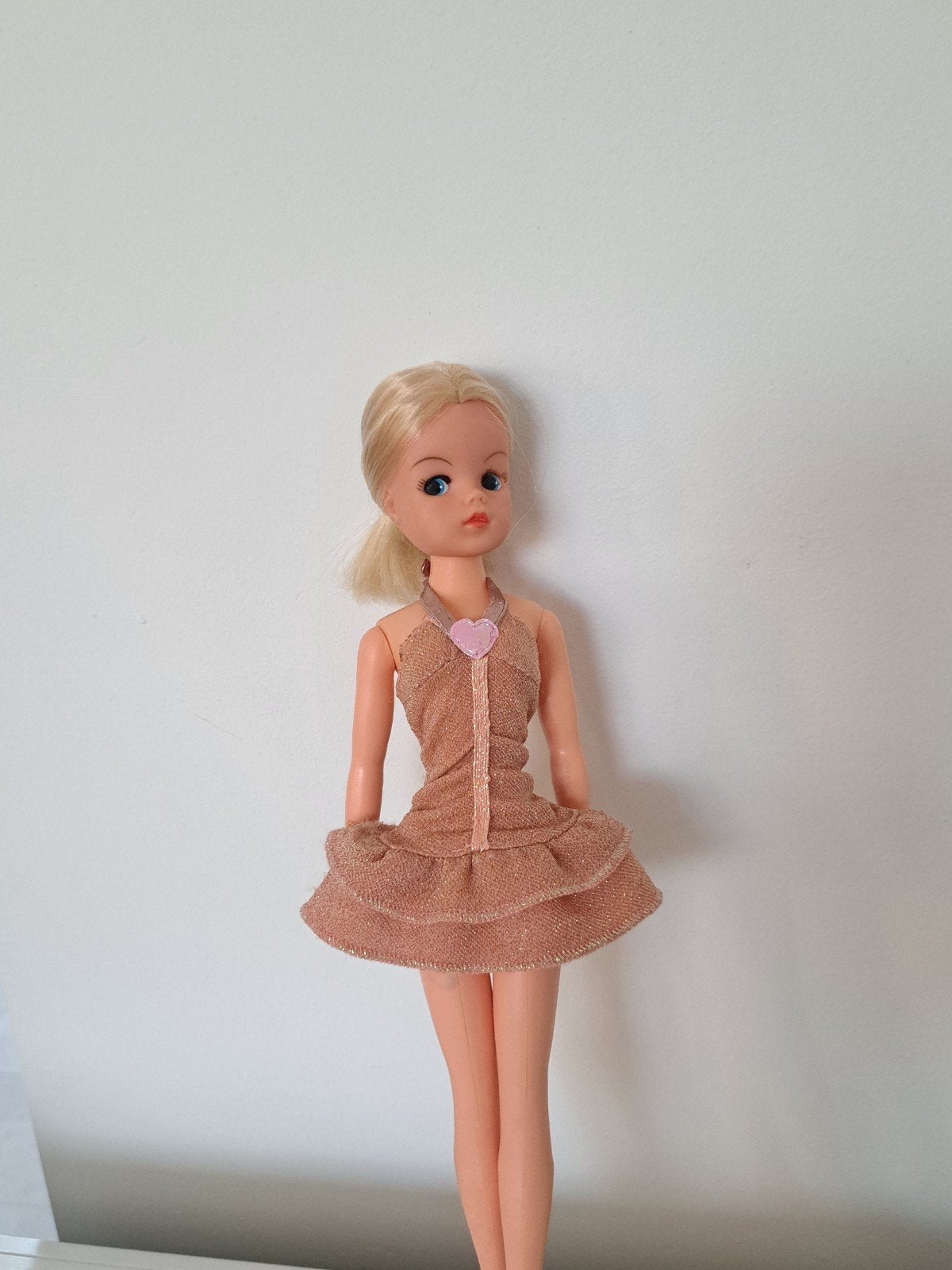 hippe outfits sindy barbie fleur kleding 2 euro per outfit, Ophalen of Verzenden, Gebruikt, Kleertjes