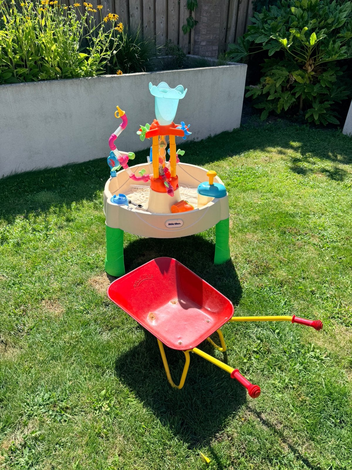 Little Tikes Watertafel en kruiwagen, Kinderen en Baby's, Speelgoed | Buiten | Los speelgoed, Ophalen, Gebruikt