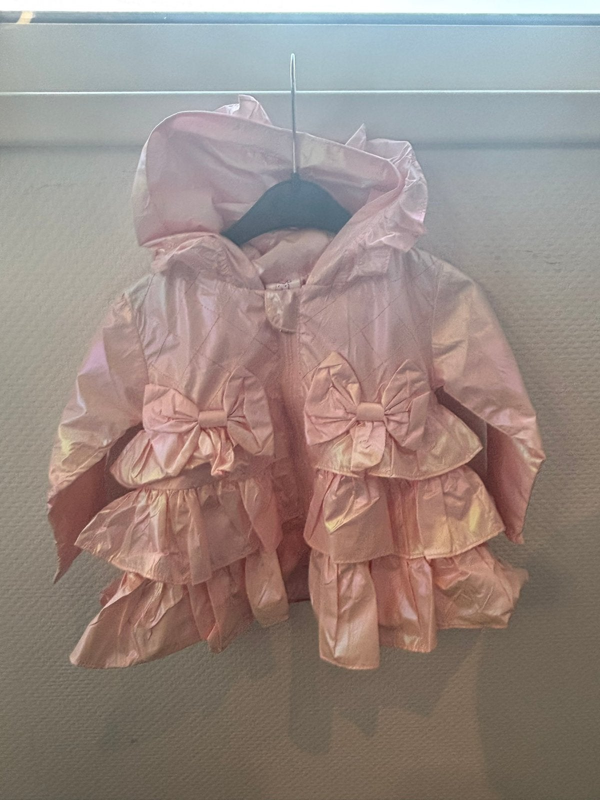 Wee me zomerjasje met roesjes en strikken 12 maanden., Ophalen of Verzenden, Nieuw, Meisje, Jasje