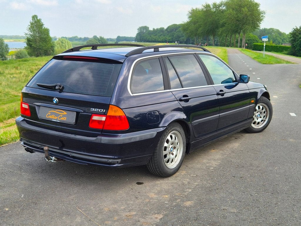 BMW 3-serie Touring 320i Executive | Nieuwe All Seasons, Auto's, BMW, Gebruikt, Zwart, 150 pk, Blauw