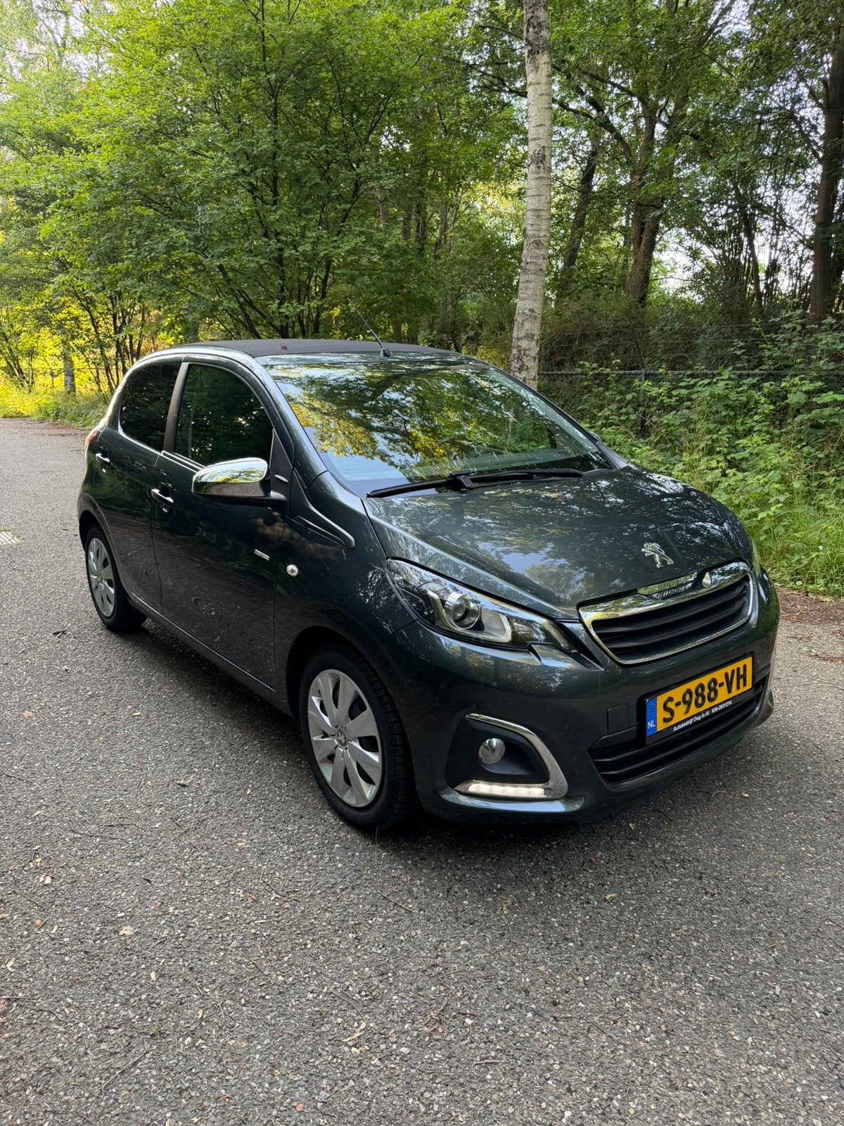 Foto 2 van Peugeot 108 1.0 E-vti 72pk 5D 2019 Grijs Cabrio Top Staat!