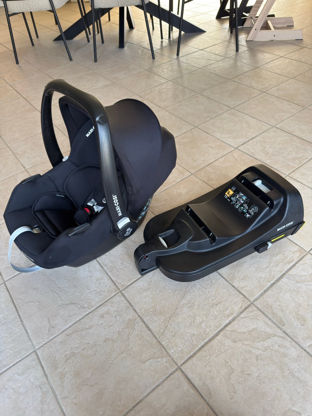 Maxi-Cosi Cabriofix autostoel met Cabriofix base, Autogordel of Isofix, Gebruikt, 0 t/m 13 kg, Maxi-Cosi