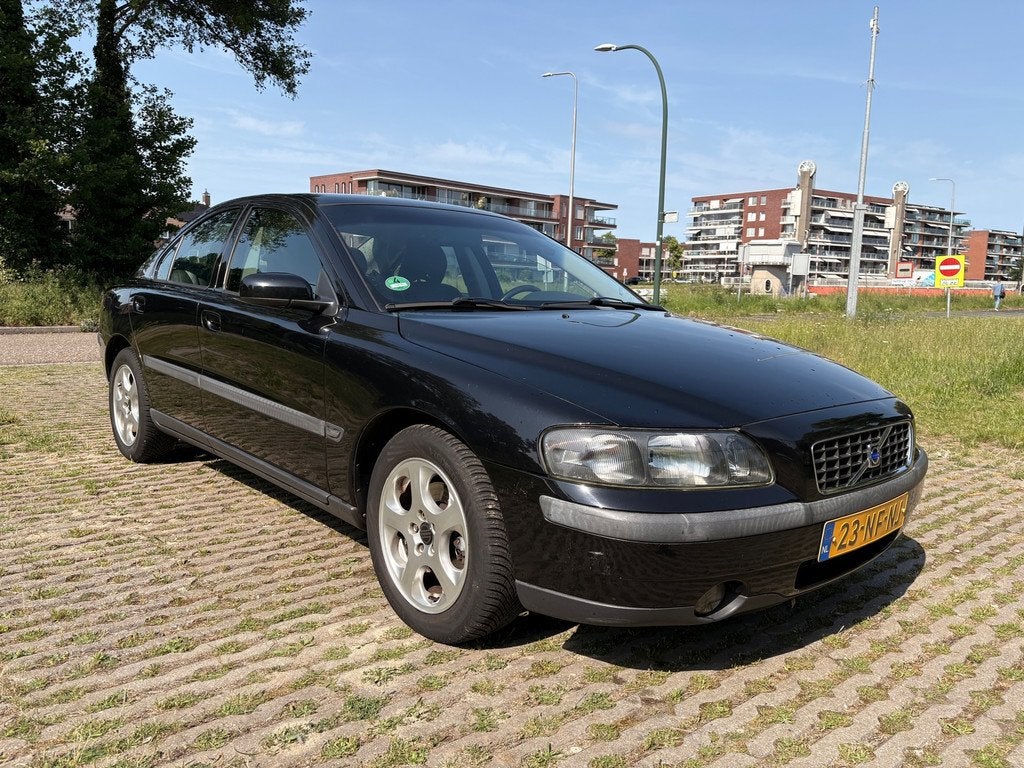 Volvo S60 2.4 Edition - airco - leder - cruise control - nie, Voorwielaandrijving, 1442 kg, Gebruikt, Parkeersensor