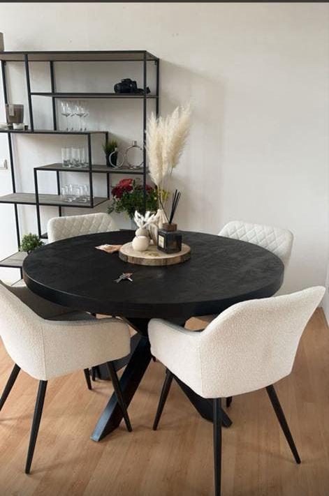 Eikenhoutte ronde eettafel met 4 stoelen + wandkast, Ophalen, 100 tot 150 cm, Rond, Zo goed als nieuw
