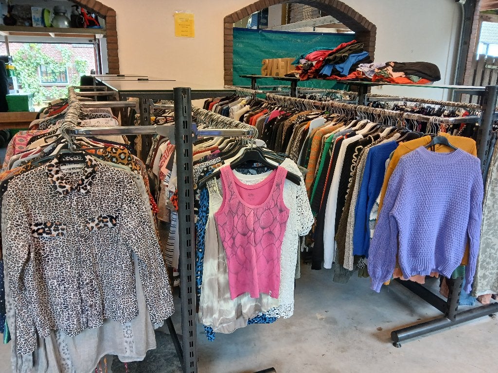 vandaag 2e hands kleding verkoop lindenholt/nijmegen, Ophalen, Gedragen