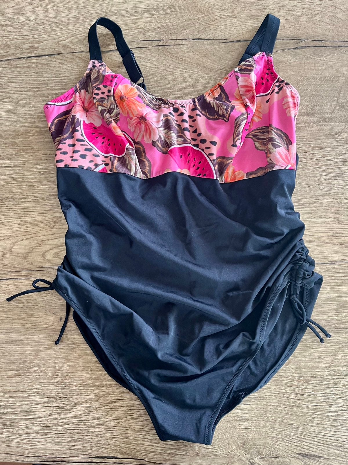 Elomi 85I badpak zwart fuchsia print, Zwart, Badpak, Ophalen of Verzenden, Zo goed als nieuw