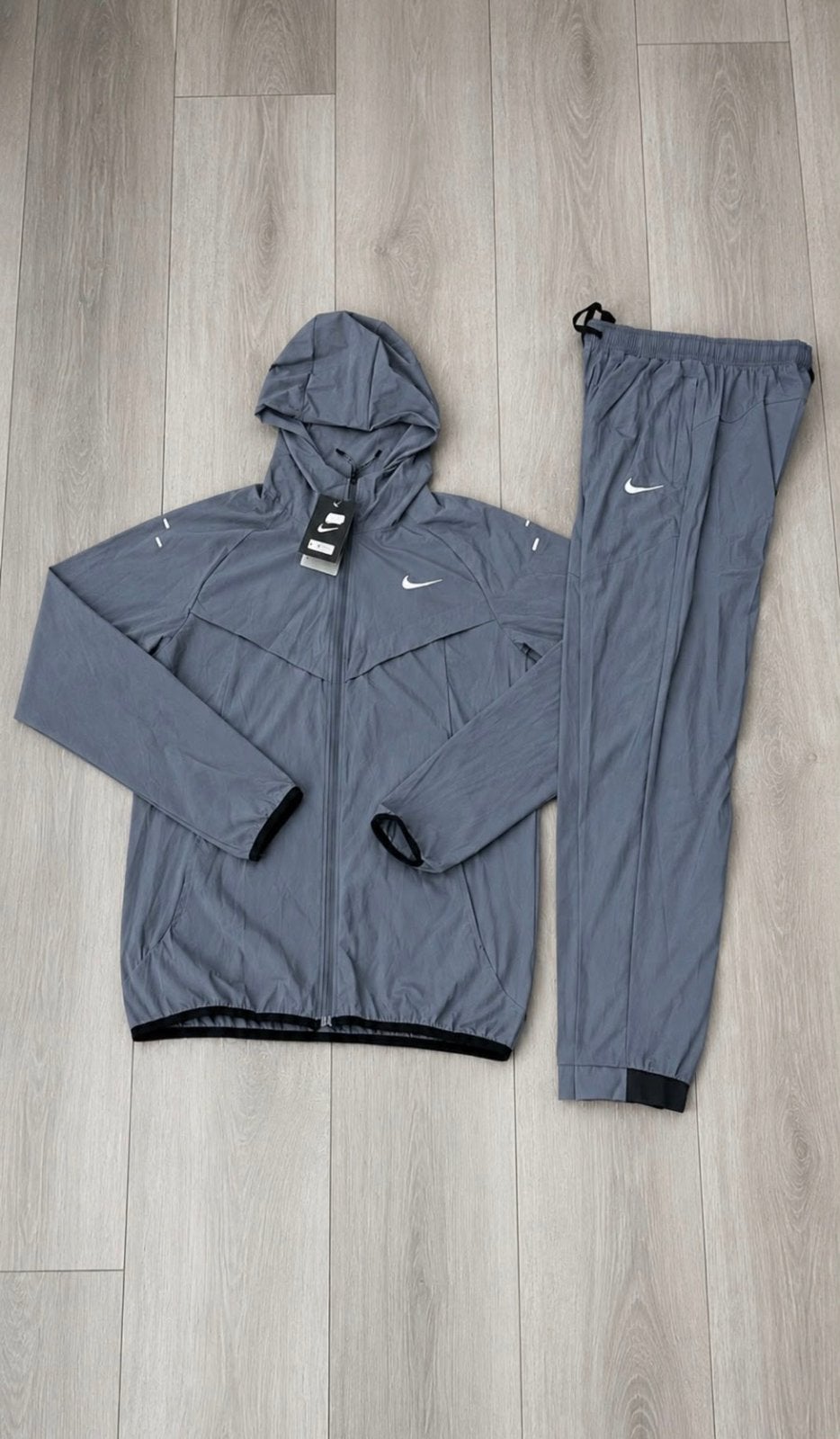 Nike Windrunner trainingspak heren grijs – nieuw, Nieuw, Overige maten, Ophalen of Verzenden, Grijs