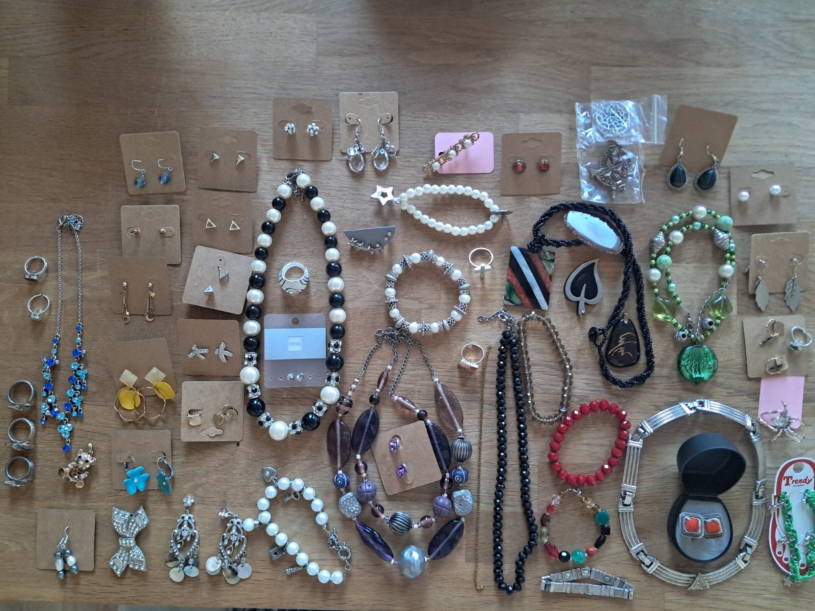 Diverse sieraden w.o twee sets oorbellen van zilver, Antiek en Kunst, Ophalen of Verzenden