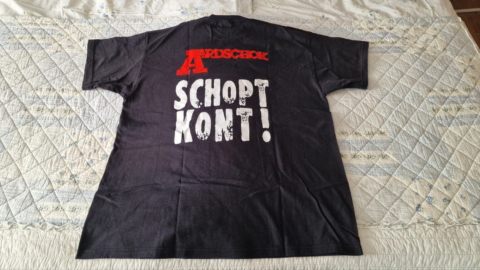 T-shirt Aardschok XXL, Ophalen of Verzenden, Zo goed als nieuw, Overige maten, Zwart