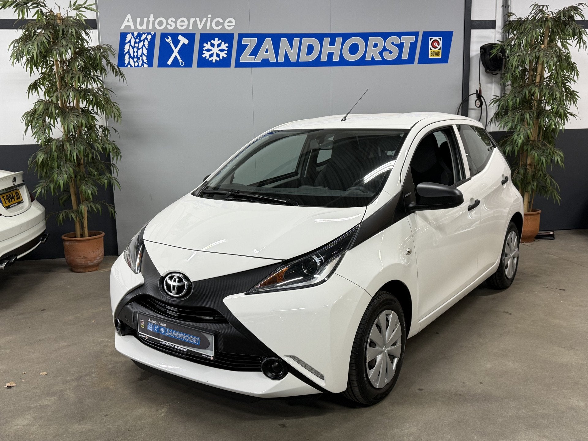 Toyota Aygo 1.0 VVT-i x-now // Airco // el. ramen (bj 2017), Auto's, Toyota, Voorwielaandrijving, Stof, Gebruikt, Euro 6