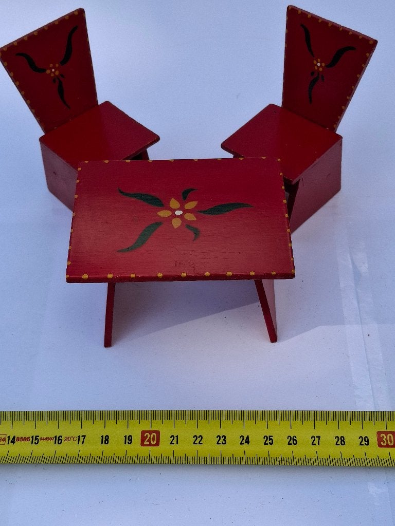 STOELEN EN TAFEL (HINDELOPER STIJL) BEHORENDE BIJ POPPENHUIS, Ophalen of Verzenden