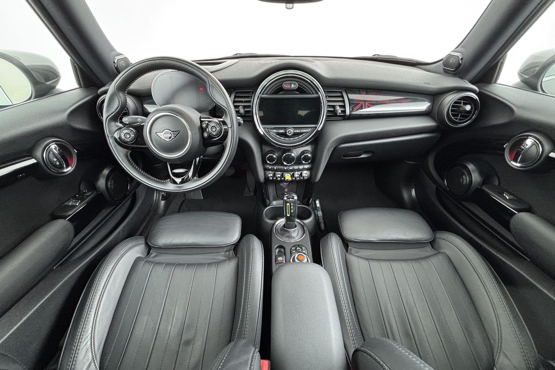 MINI Electric Yours 33 kWh Elektrisch genieten met een vleug, Auto's, Automatische klimaatregeling, Gebruikt, 33 kWh, 4 stoelen