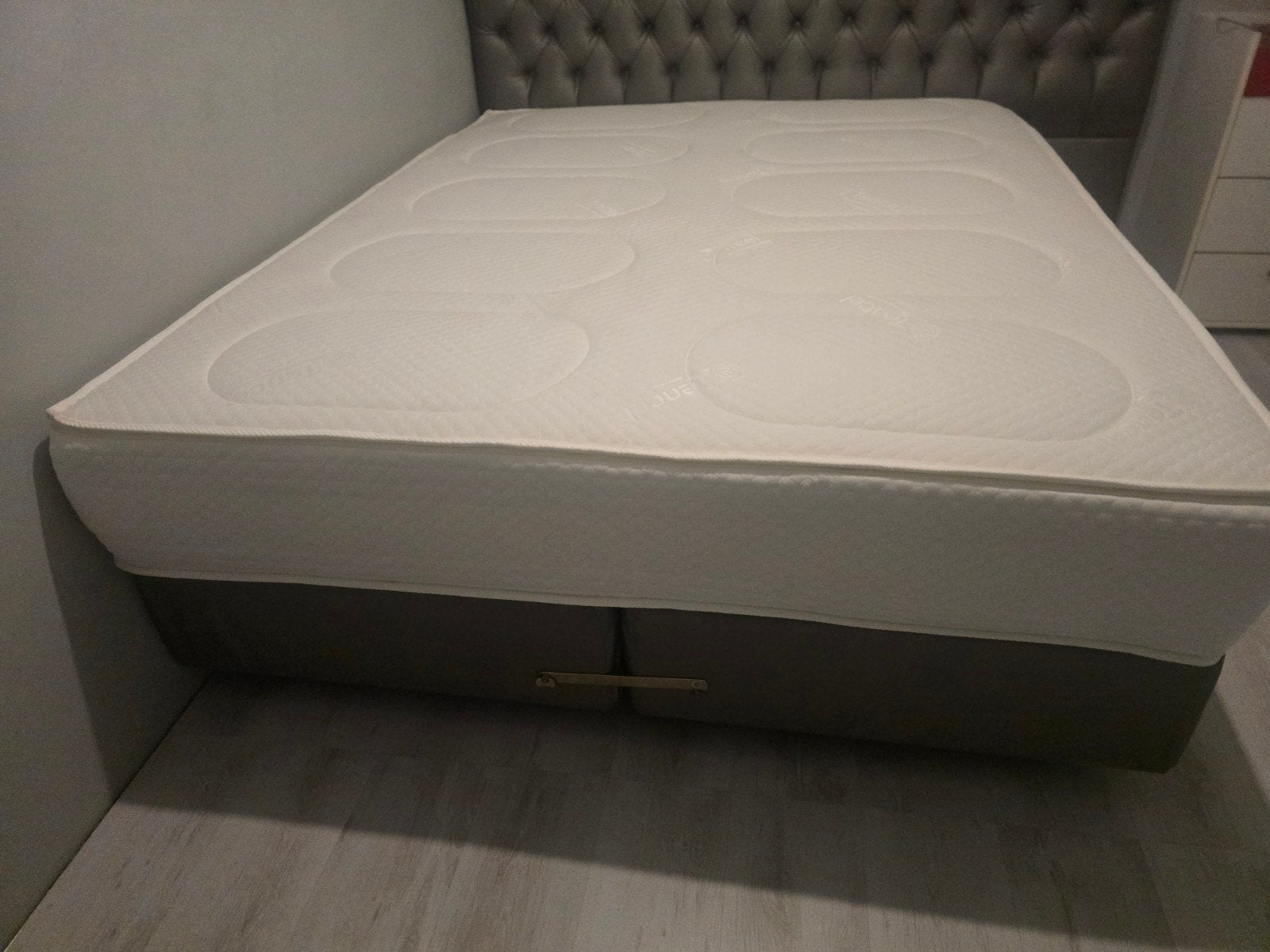 Tweepersoons boxspring met hoofdbord en matras, Gebruikt, Tweepersoons, Ophalen of Verzenden, 200 cm