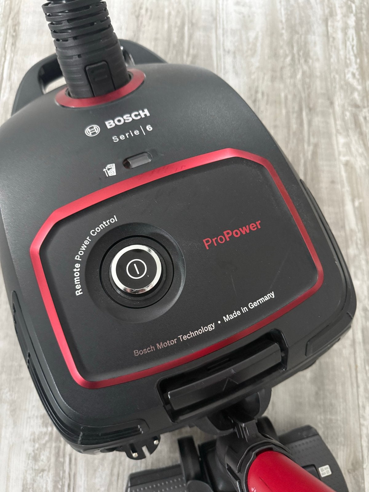Bosch Serie 6 ProPower stofzuiger - Krachtig en stil, Bosch, Zo goed als nieuw, Sledestofzuiger, Regelbare zuigkracht