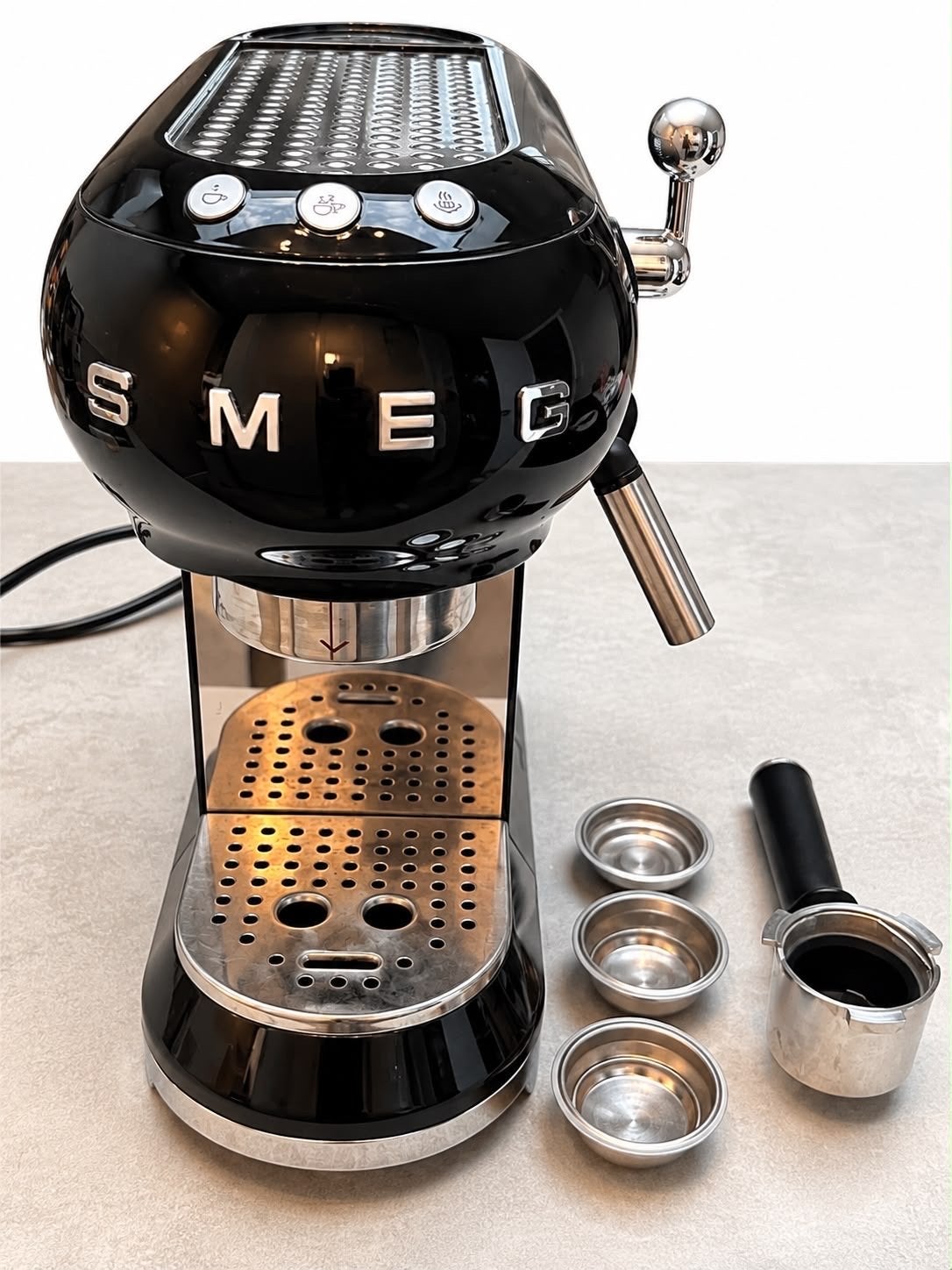 Smeg koffiemachine Apparaat Zwart, Afneembaar waterreservoir, Gebruikt, Espresso apparaat, Gemalen koffie