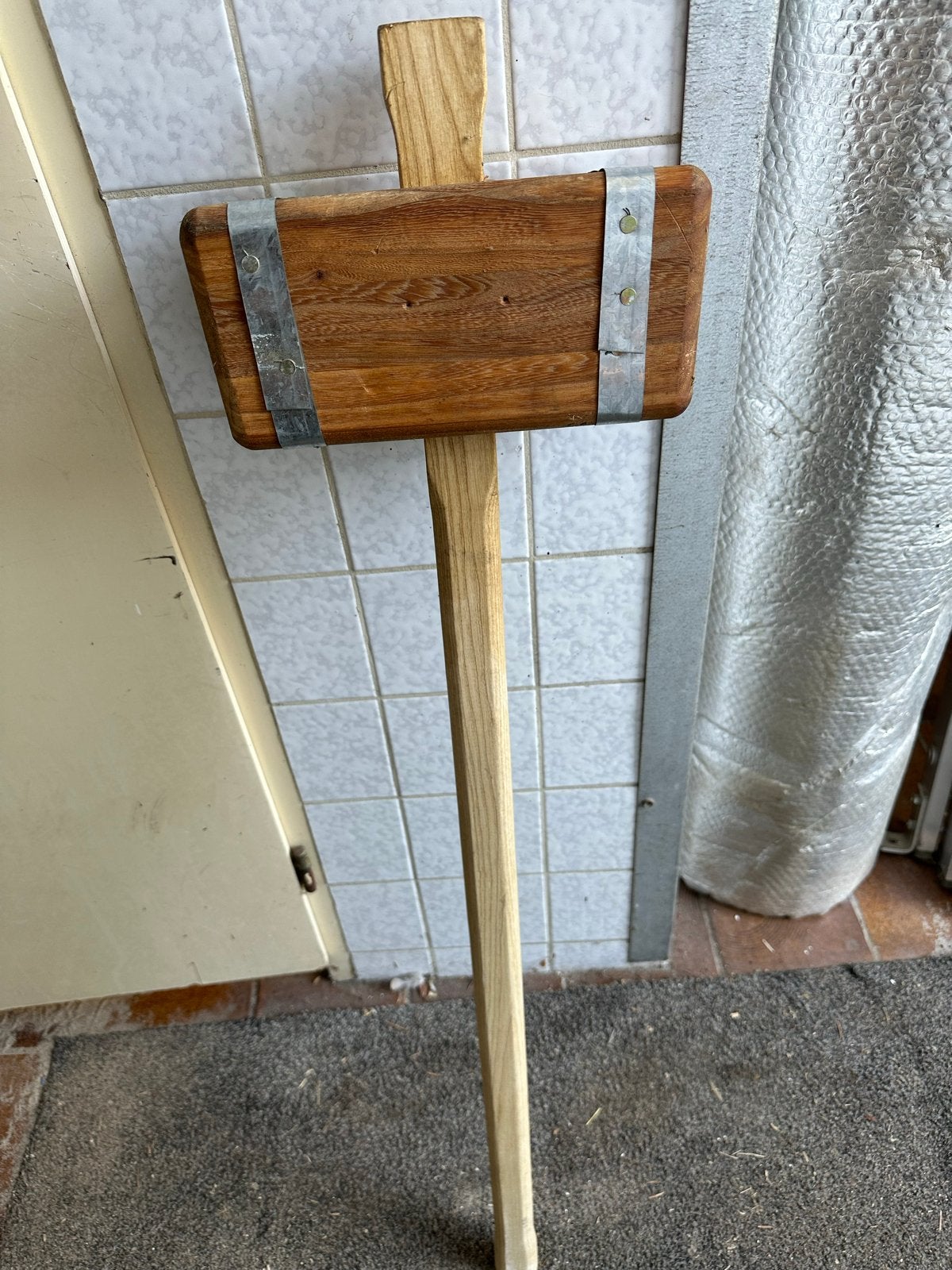 Nieuwe houten moker met lange steel, Doe-het-zelf en Verbouw, Gereedschap | Handgereedschap, Ophalen of Verzenden, Nieuw, Hamer
