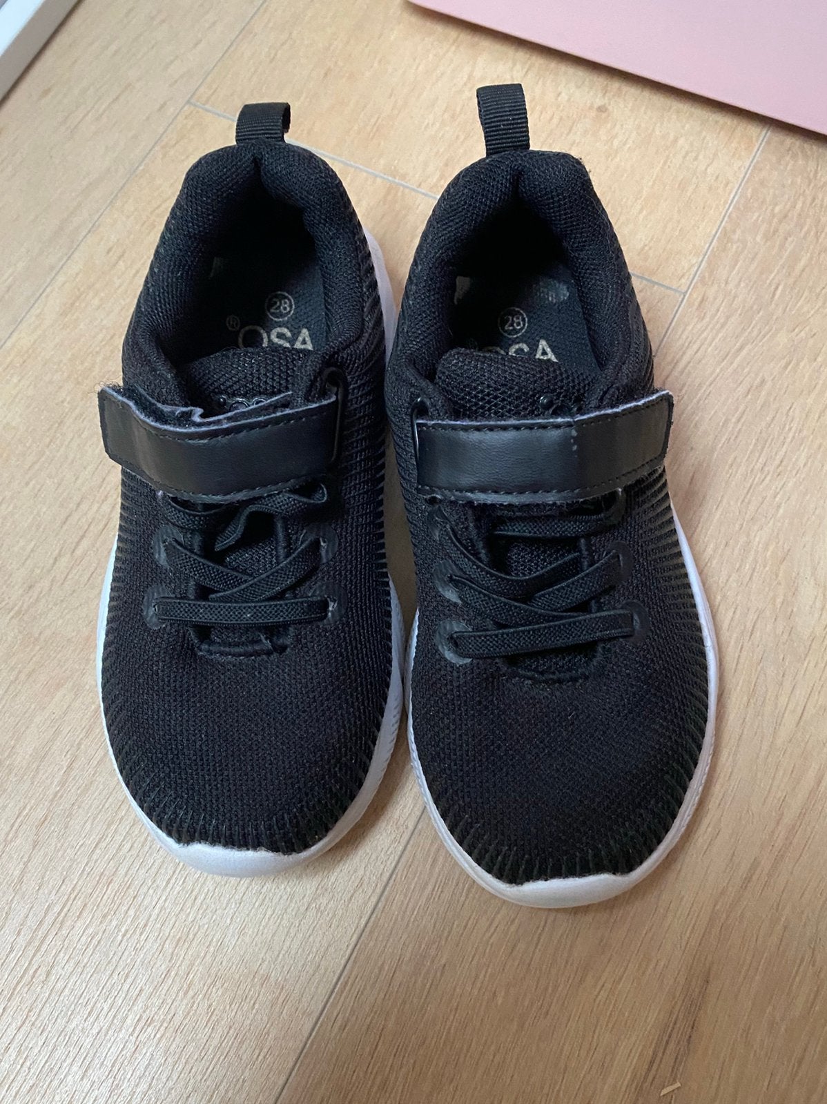 Osaga sportschoenen 28, Sportschoenen, Ophalen of Verzenden, Zo goed als nieuw, Jongen