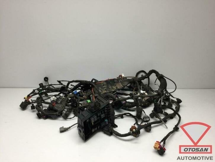 vw passat b8 2019 kabelboom motorruimte, Gebruikt, Volkswagen, Volkswagen AG, Berliner Ring 2
38440  Wolfsburg, DE