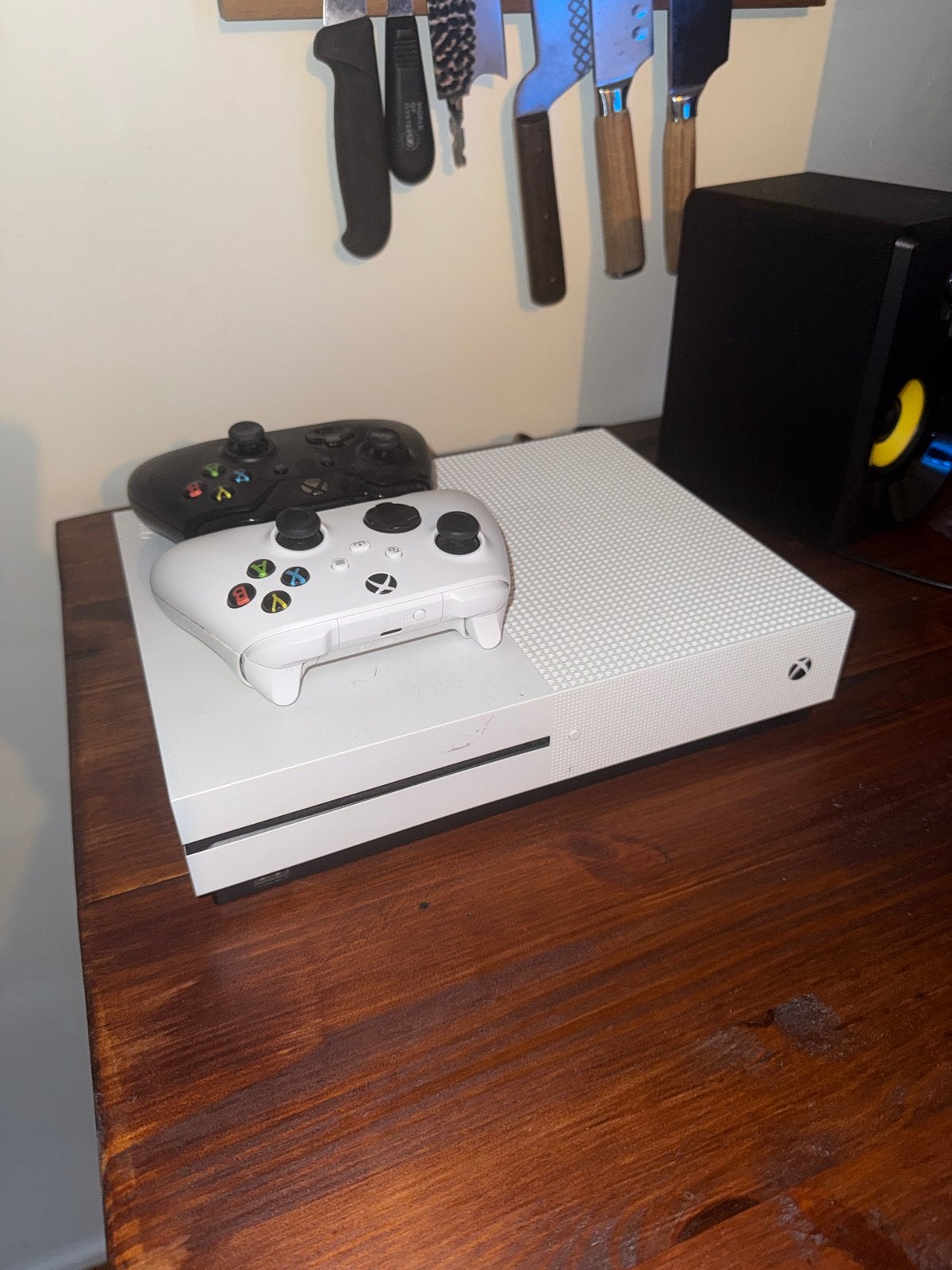 Xbox One S met twee controllers, Avontuur en Actie, Gebruikt, 2 spelers, Ophalen of Verzenden