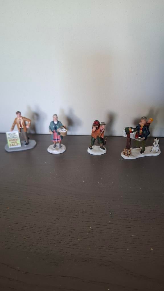 Veel verschillende Lemax figuren retired items kerstdorp, Ophalen of Verzenden