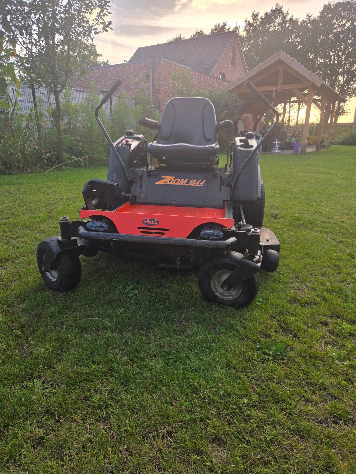 Ariens Zoom 1844 Zero-Turn Zitmaaier - Krachtig en Efficiënt, Ophalen, Cirkelmaaier, Gebruikt, 50 cm of meer