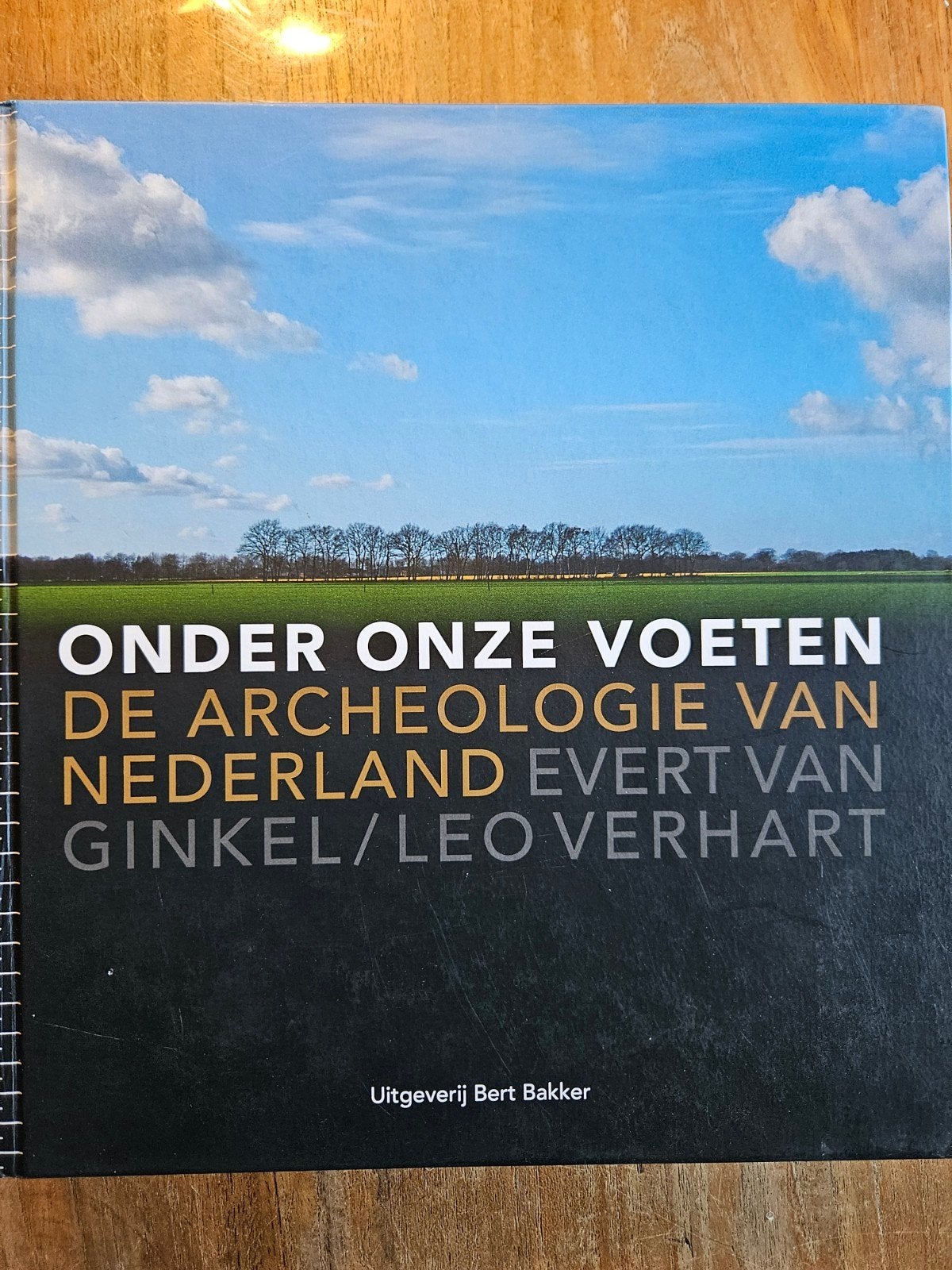 Onder onze voeten: De archeologie van Nederland, Ophalen of Verzenden, 20e eeuw of later, Zo goed als nieuw, Evert van Ginkel, Leo Verhart