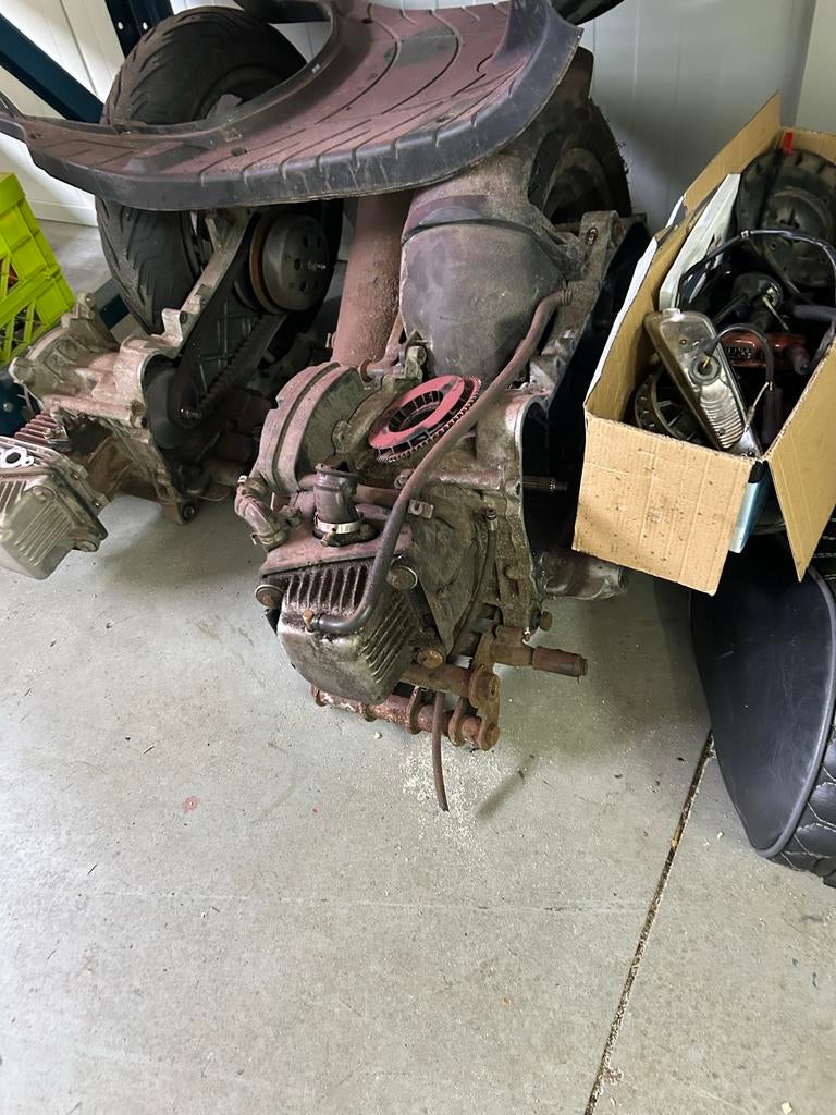 Vespa/Zip onderdelen: frames, blokken en meer, Fietsen en Brommers, Brommeronderdelen | Scooters, Ophalen of Verzenden, Gebruikt
