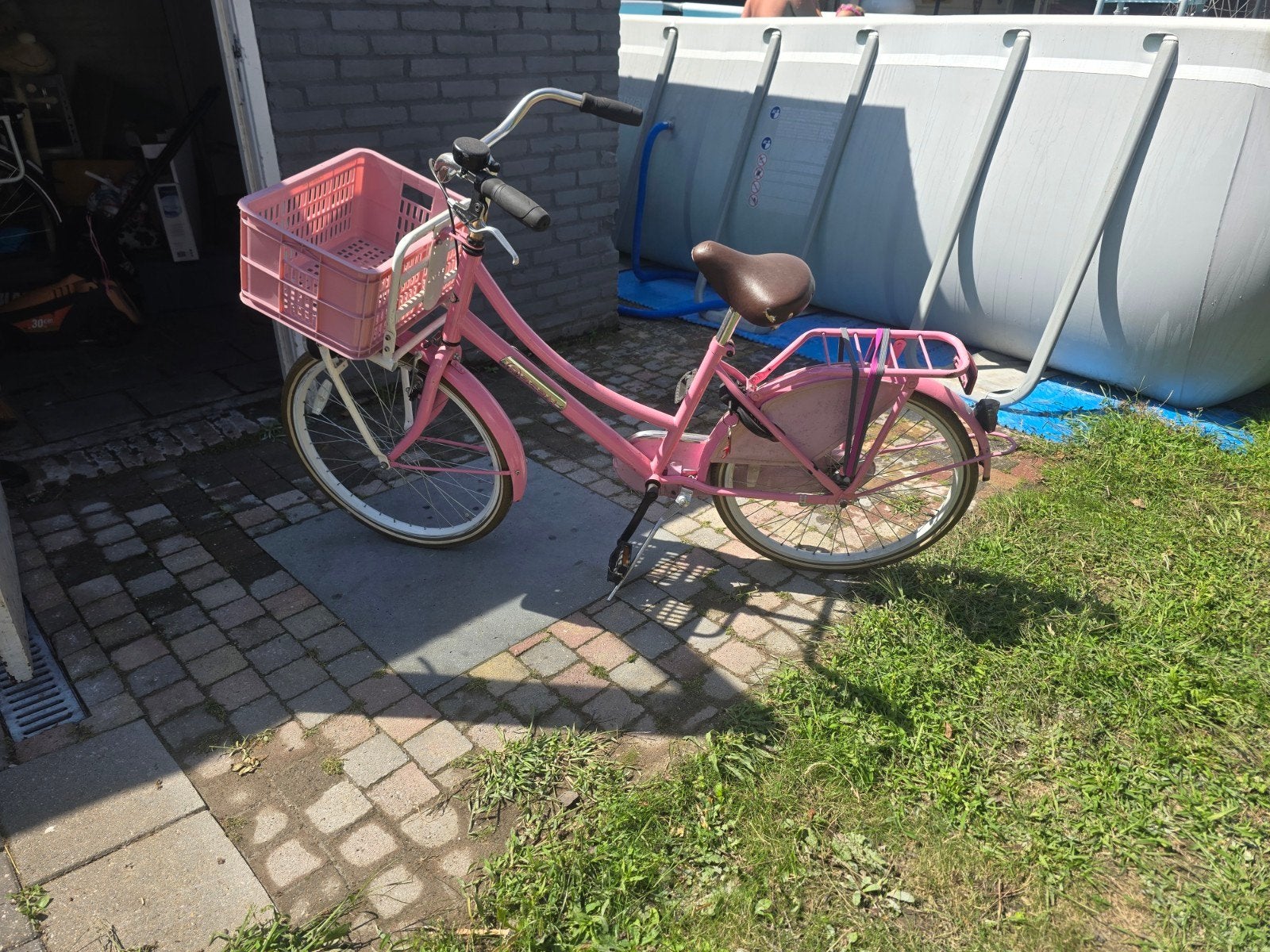 Twee kinderfietsen: Groene jongensfiets en roze meisjesfiets, Fietsen en Brommers, Fietsen | Kinderfietsjes, Ophalen, Gebruikt
