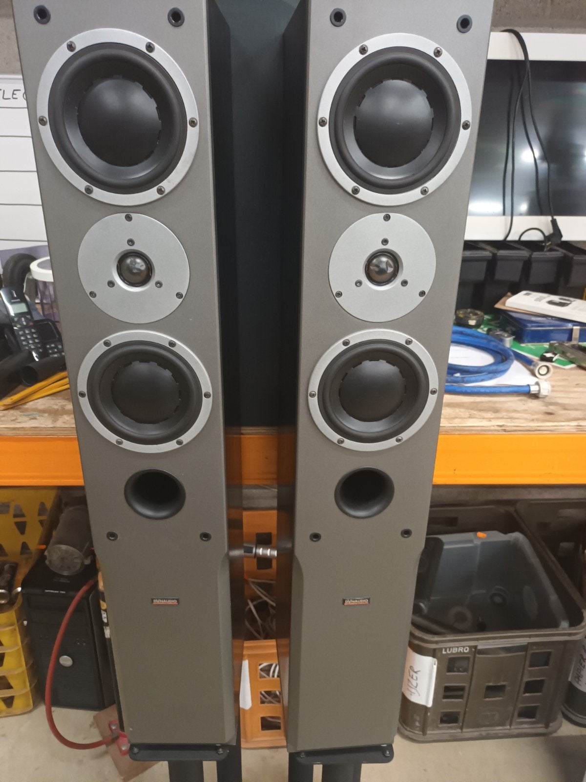 Twee Dynaudio vloerstaande luidsprekers, Overige merken, Vloerstaande luidspreker, Gebruikt, 120 tot 150 watt