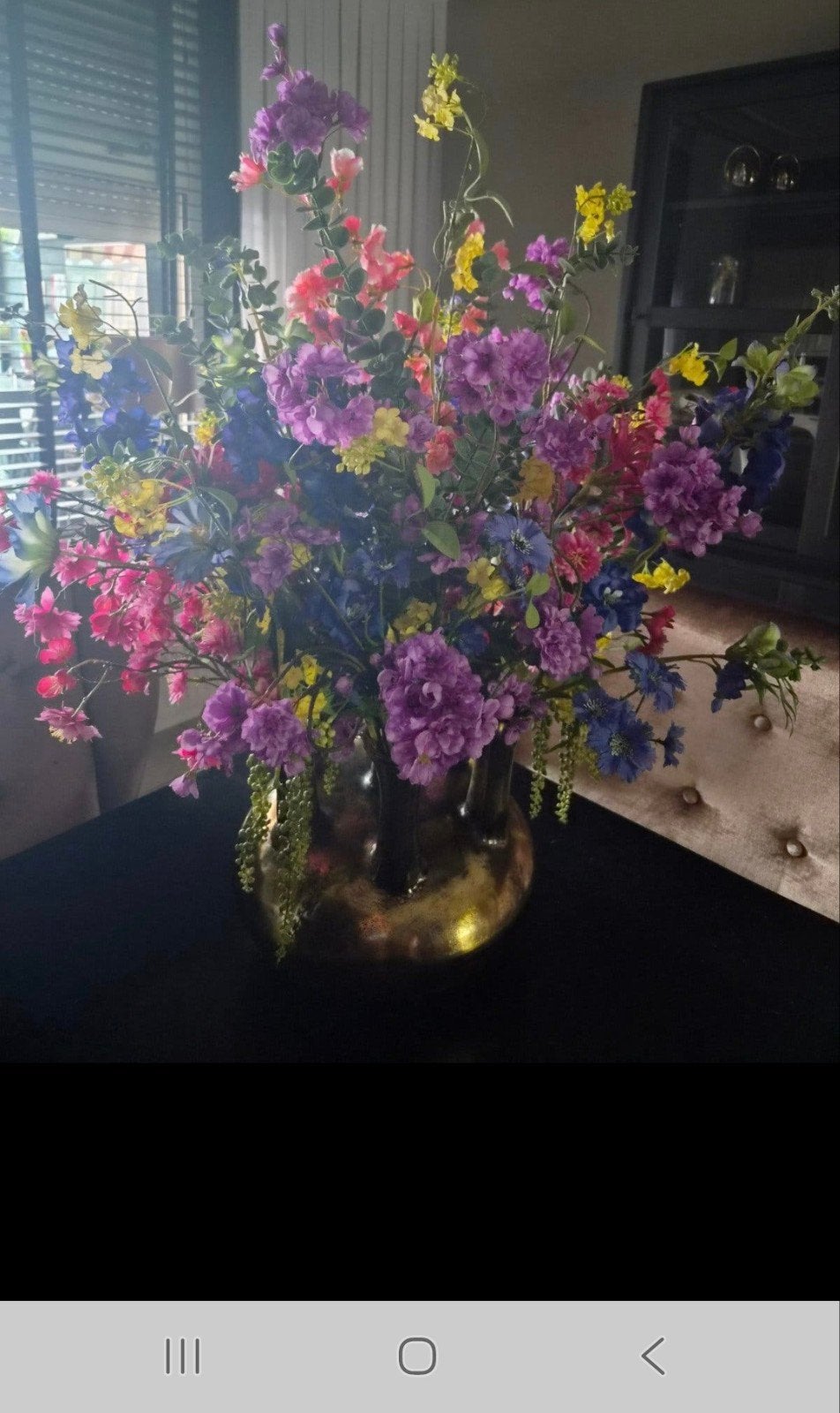 Grote gouden tulpenvaas met diverse kunstbloemen, Huis en Inrichting, Ophalen, Overige materialen, Inclusief decoratie, Zo goed als nieuw