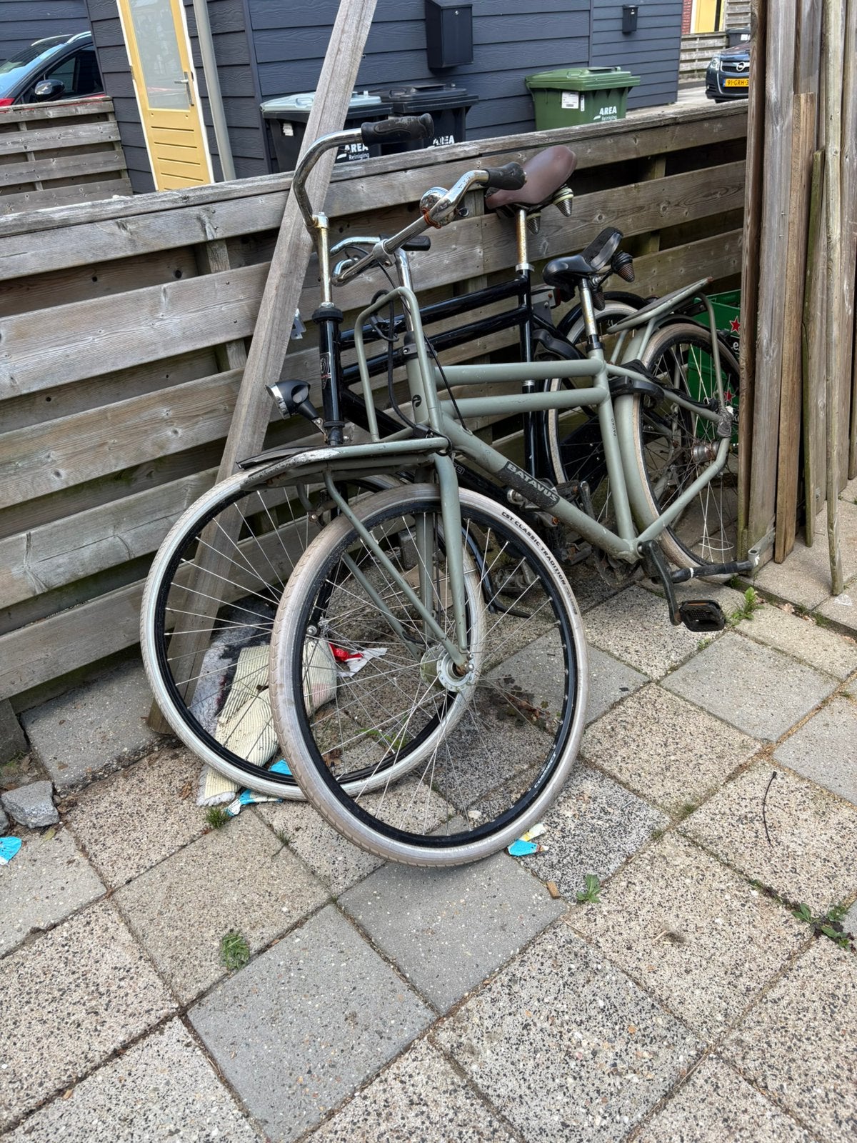 Twee fietsen, Ophalen, Zo goed als nieuw
