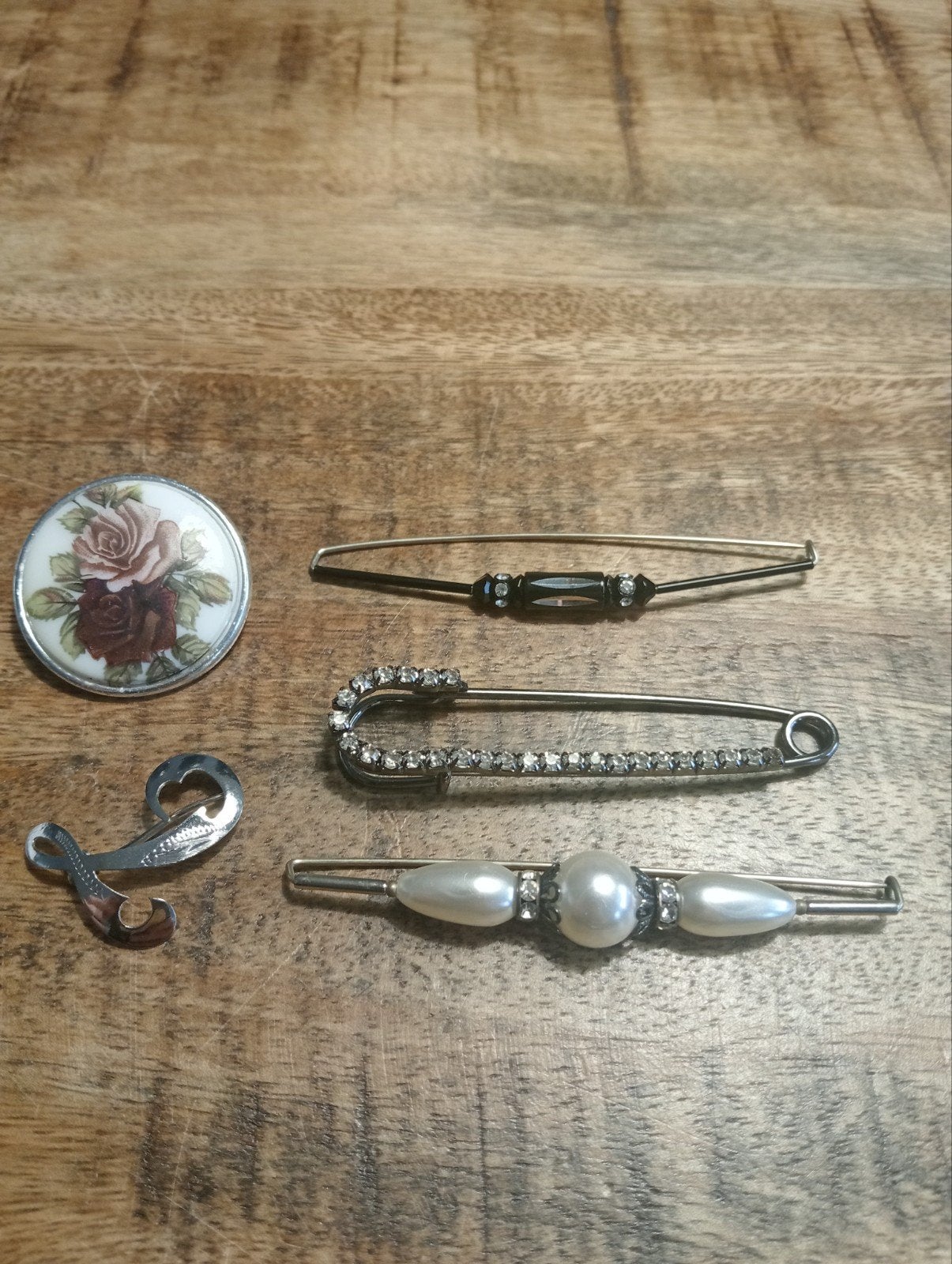 vintage broches en sierspelden., Overige materialen, 4 tot 7 cm, Gebruikt, Met kristal