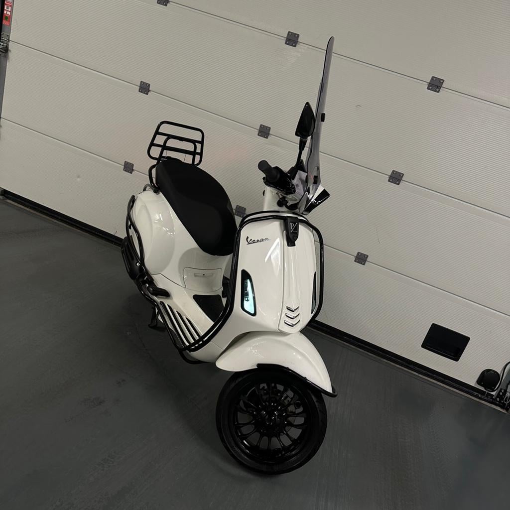 Vespa Sprint Glans Wit Snor 2018 Iget 7359KM, Ophalen, Zo goed als nieuw, Benzine, Vespa