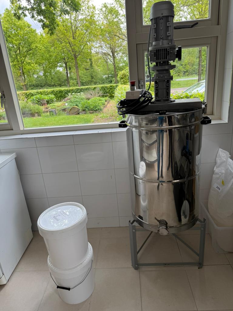 Professionele roermachine, Bijen