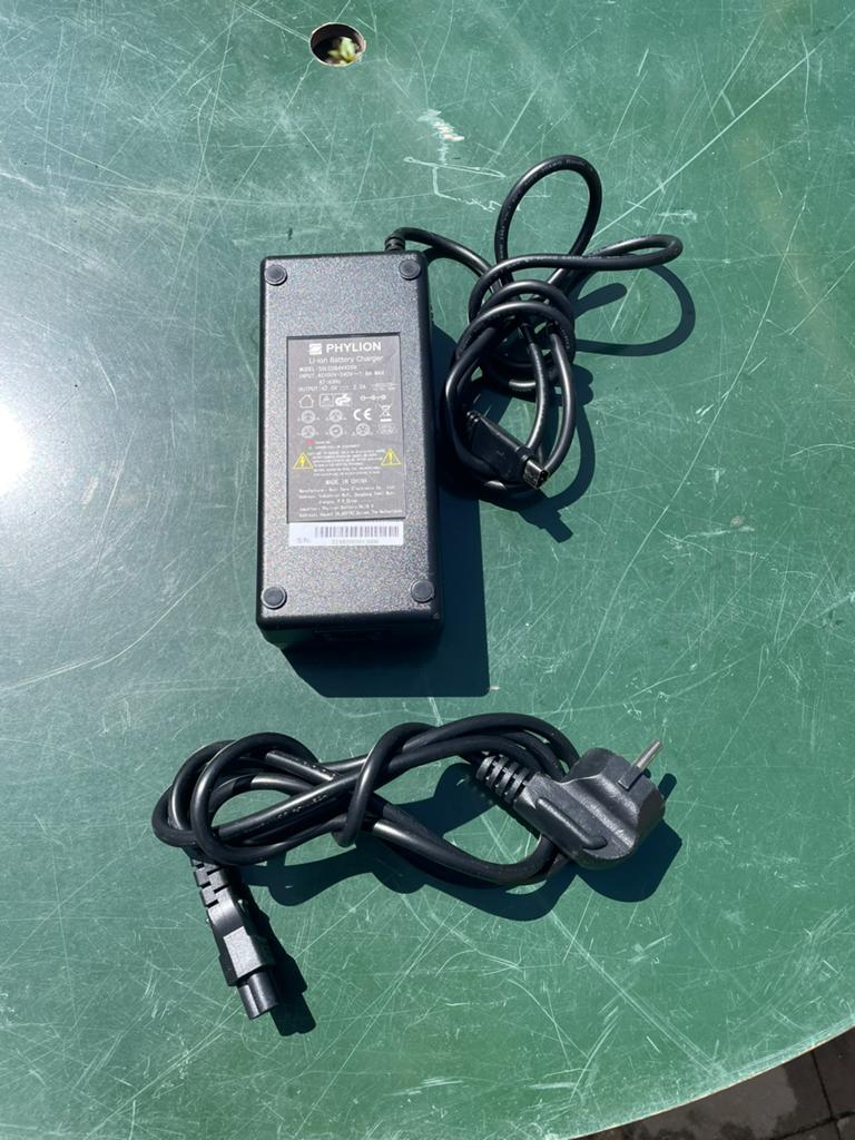 Phylion Li-ion Acculader E-bike 42V 2A, Ophalen, Zo goed als nieuw