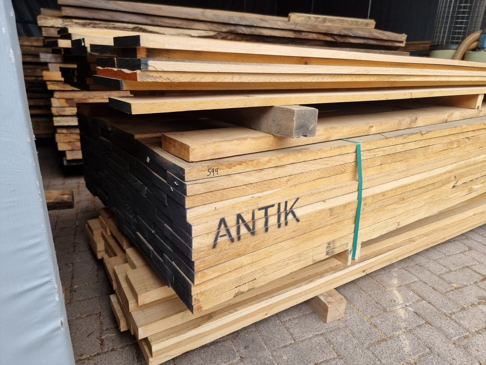 Restpartij Eiken Meubelhout 2,4 m³ – Meubeldroog – Antiek, Doe-het-zelf en Verbouw, Hout en Planken, Ophalen, 25 tot 50 mm, Eiken