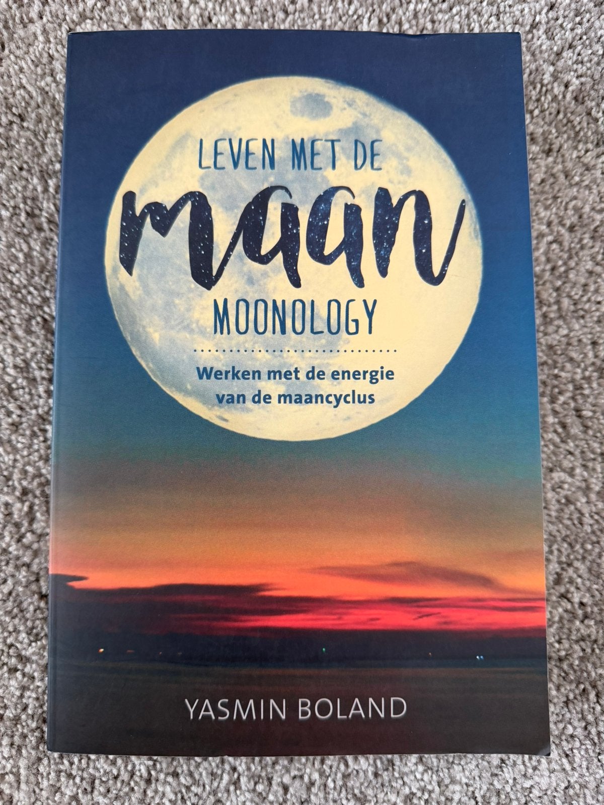 Nieuw - Leven met de maan - Moonology - Yasmin Boland, Boeken, Esoterie en Spiritualiteit, Verzenden, Zo goed als nieuw, Astrologie